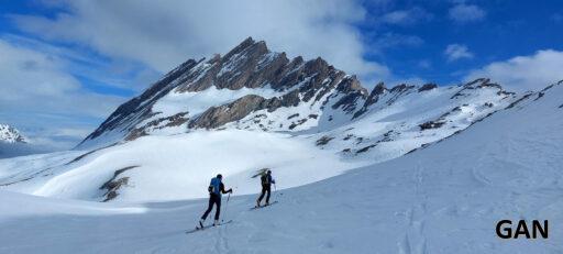 Montée sous la crête de la Taillante