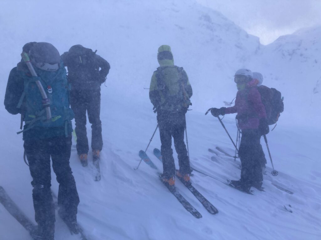 Départ dans la tempète